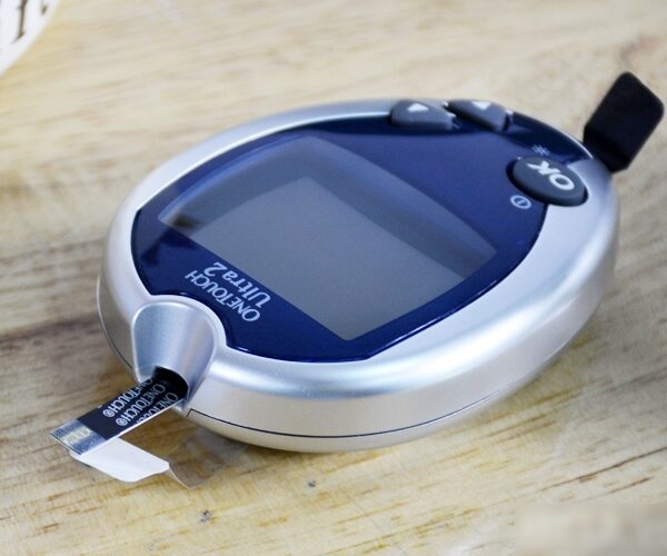 may do duong huyet onetouch ultra 2 khe cam que thu0mau